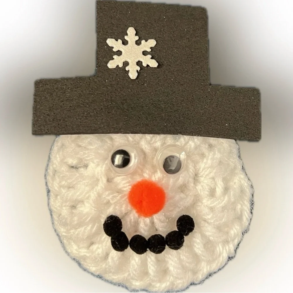 New 10 PC Set Christmas Holiday Winter Snowman Pin Clasp Bookbag Keychain Charm